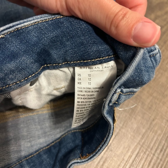 American Eagle Curvy High Rise Shortie Next Level Stretch Jean Shorts- Size 12 - Picture 3 of 5